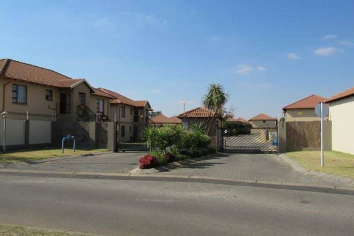 2 bedroom 1 bathroom ground first unit  - Photo 4