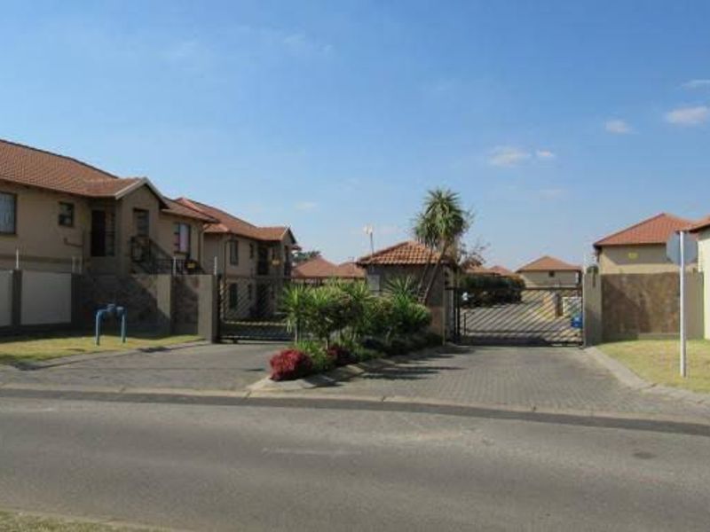 2 bedroom 1 bathroom ground first unit  - Photo 4