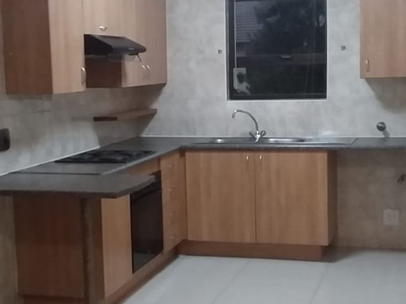 2 bedroom 1 bathroom ground first unit  - Photo 8