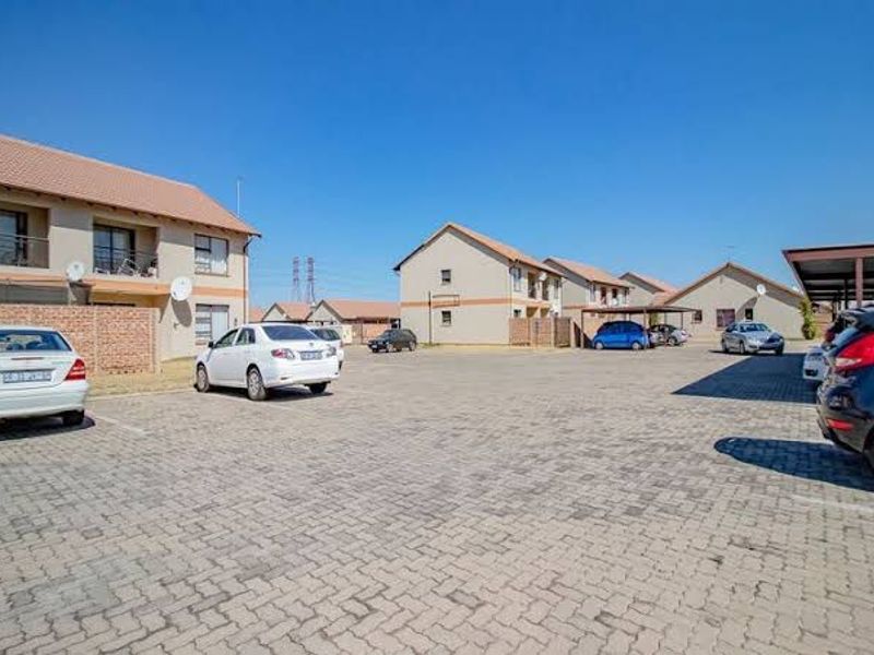 2 bedroom 1 bathroom ground first unit  - Photo 5