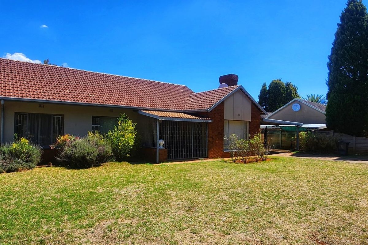 This 3-bedroom family home in Stilfontein offers space, security, and comfort for modern living. - Photo 5