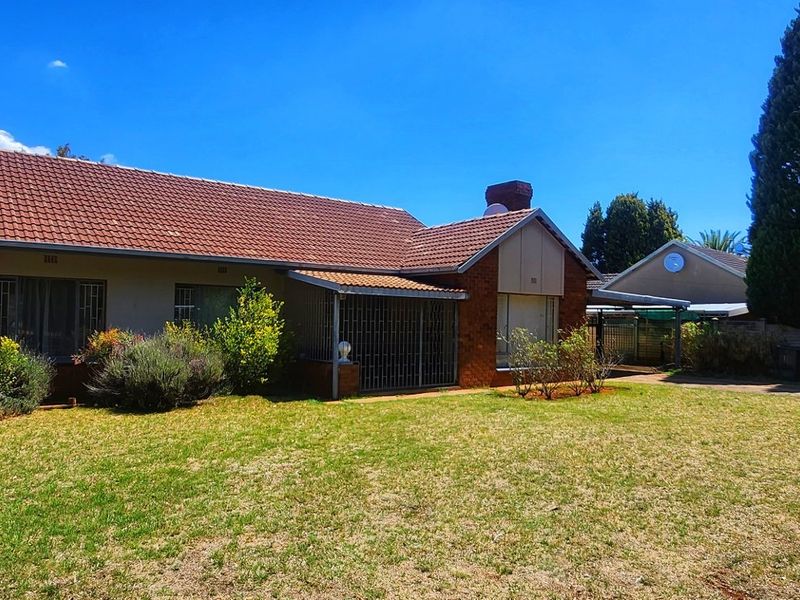 This 3-bedroom family home in Stilfontein offers space, security, and comfort for modern living. - Photo 5