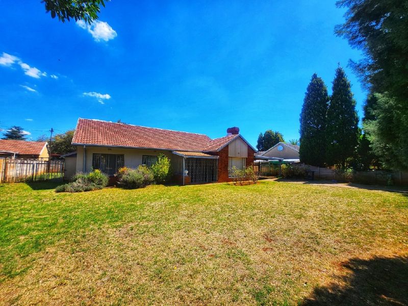 This 3-bedroom family home in Stilfontein offers space, security, and comfort for modern living. - Photo 3