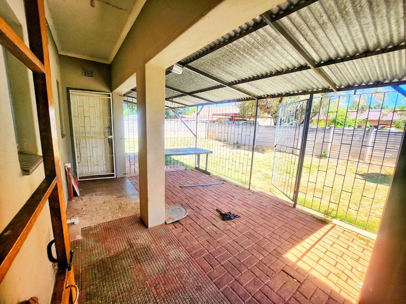 This 3-bedroom family home in Stilfontein offers space, security, and comfort for modern living. - Photo 10