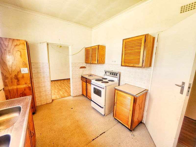 This 3-bedroom family home in Stilfontein offers space, security, and comfort for modern living. - Photo 9