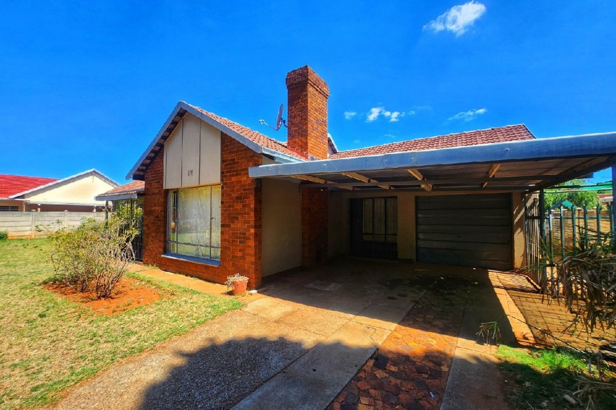 This 3-bedroom family home in Stilfontein offers space, security, and comfort for modern living. - Photo 4