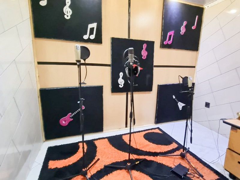 3-Bedroom Home with Upgraded Kitchen and Fully Fenced Yard - Photo 10