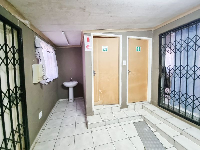 3-Bedroom Home with Upgraded Kitchen and Fully Fenced Yard - Photo 9