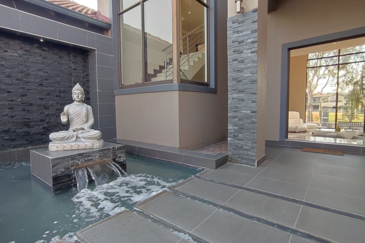 Exquisite Luxury Home in Blue Valley Golf Estate: A Perfect Blend of Elegance, Comfort, and Entertainment. - Photo 5