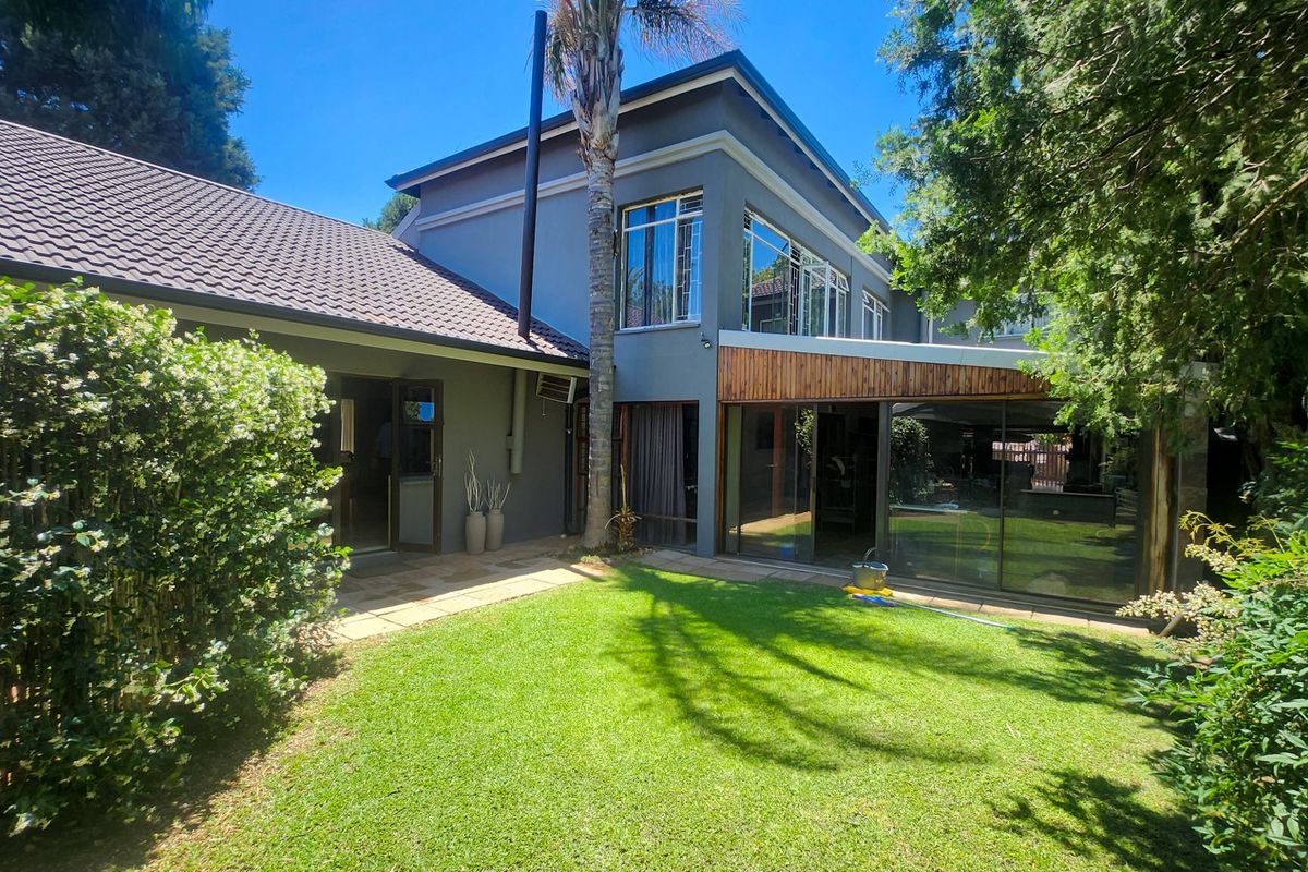 This immaculate 6-bedroom, 4-bathroom home with spacious living areas, dual living potential, and exceptional entertainment features is the perfect blend of luxury, flexibility, and style. - Photo 4