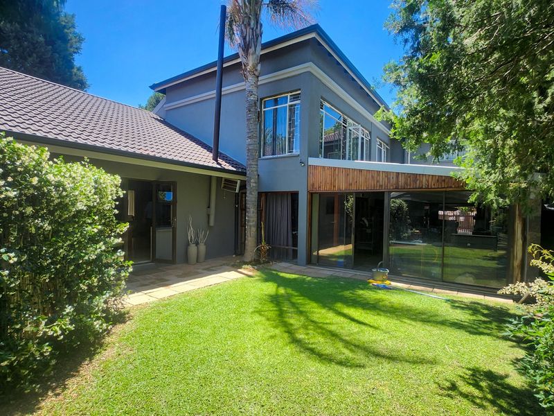 This immaculate 6-bedroom, 4-bathroom home with spacious living areas, dual living potential, and exceptional entertainment features is the perfect blend of luxury, flexibility, and style. - Photo 4