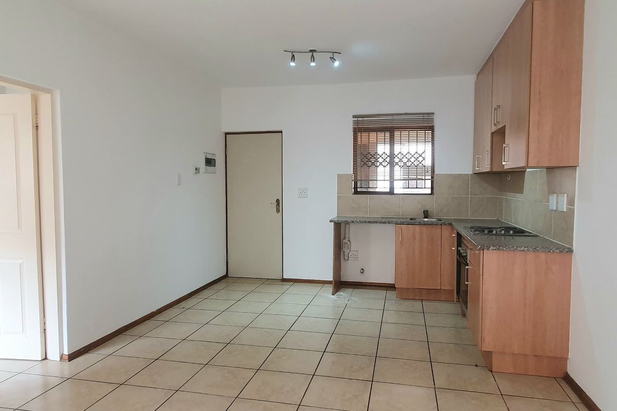 NEAT 1 BEDROOM APARTMENT FOR SALE IN THE SOUGHT AFTER MORGENHOF GOLF ESTATE - Photo 5