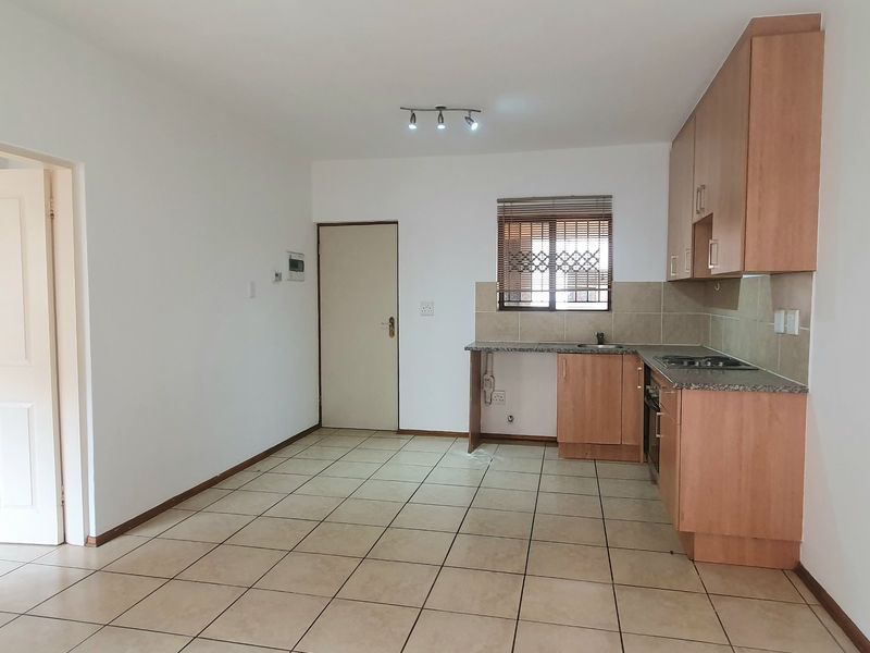 NEAT 1 BEDROOM APARTMENT FOR SALE IN THE SOUGHT AFTER MORGENHOF GOLF ESTATE - Photo 5