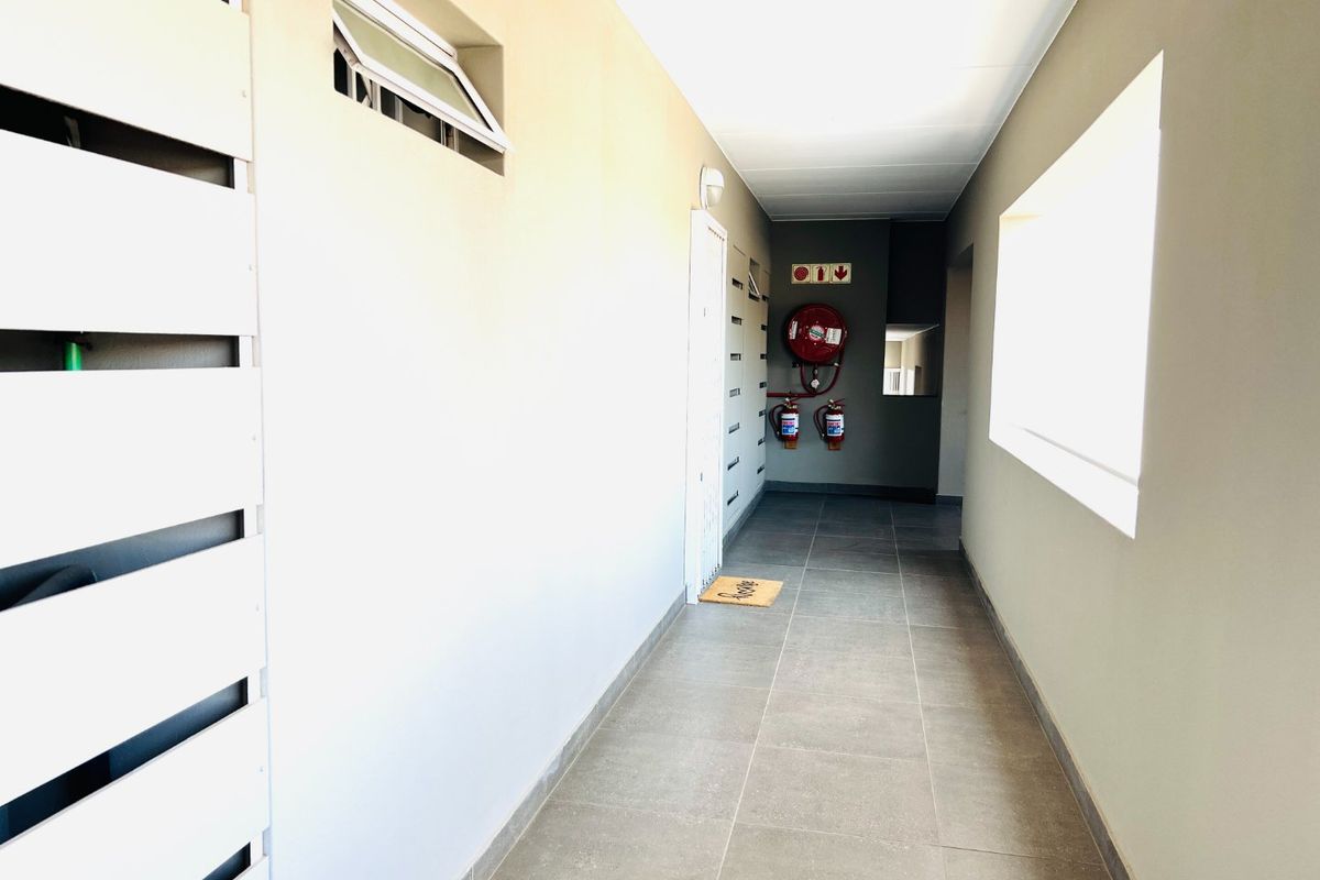Fully Furnished 2 Bedroom 2 Bathroom 1st floor apartment to rent - Photo 3