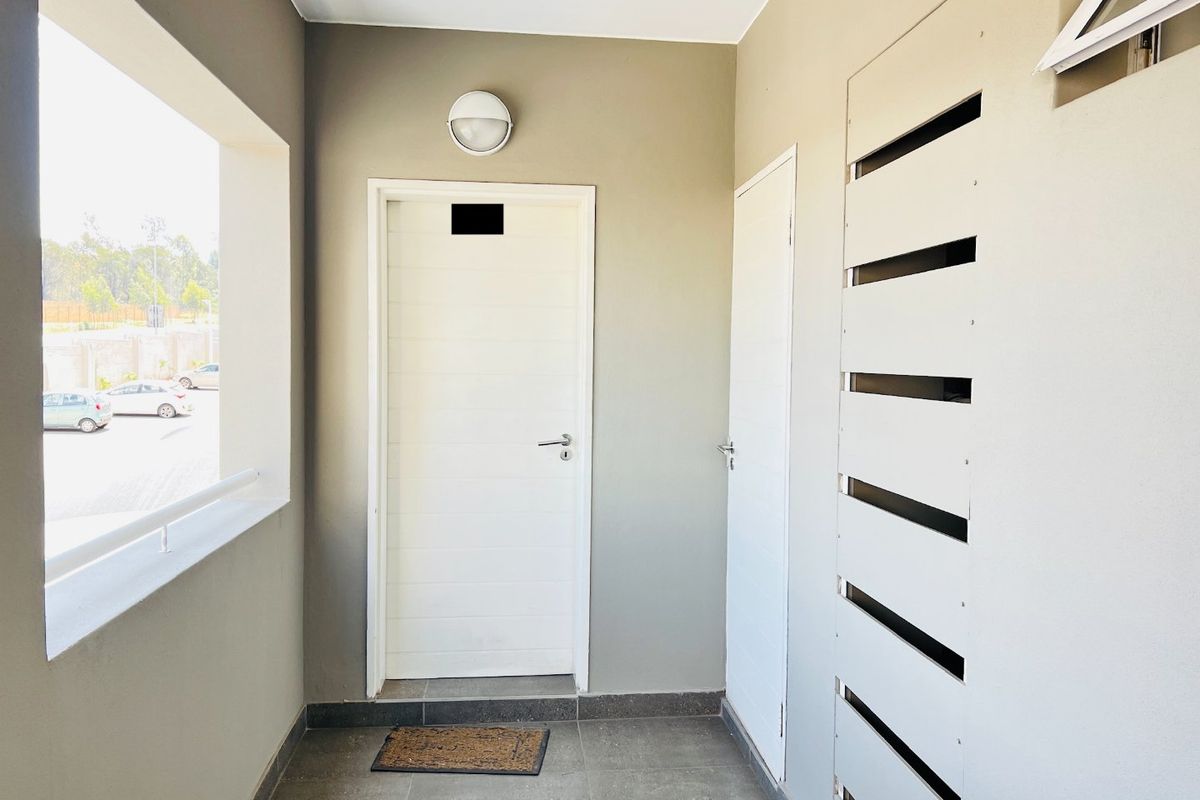 Fully Furnished 2 Bedroom 2 Bathroom 1st floor apartment to rent - Photo 4