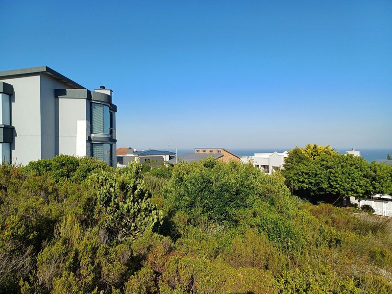 Elevated 600 sqm Stand with Spectacular Sea Views in Reebok - Photo 3
