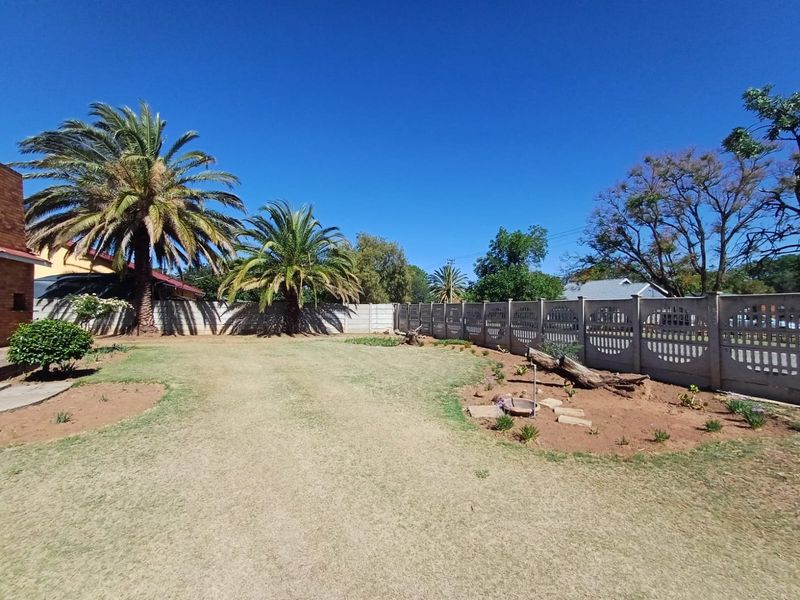 Charming and Secure Family Home – Move-In Ready Comfort in a Peaceful Setting - Photo 4