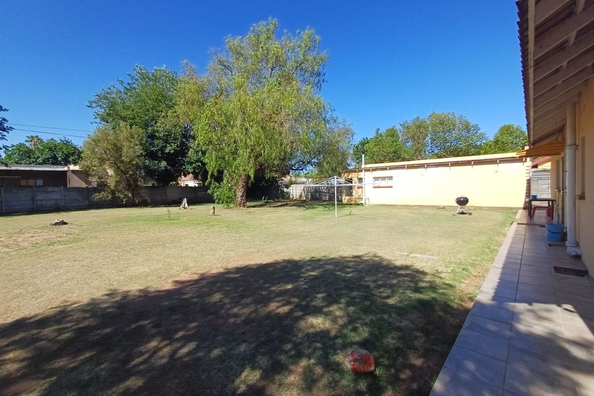 Charming and Secure Family Home – Move-In Ready Comfort in a Peaceful Setting - Photo 5