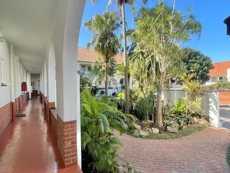 Sought after apartment in prime Essenwood  - Photo 2
