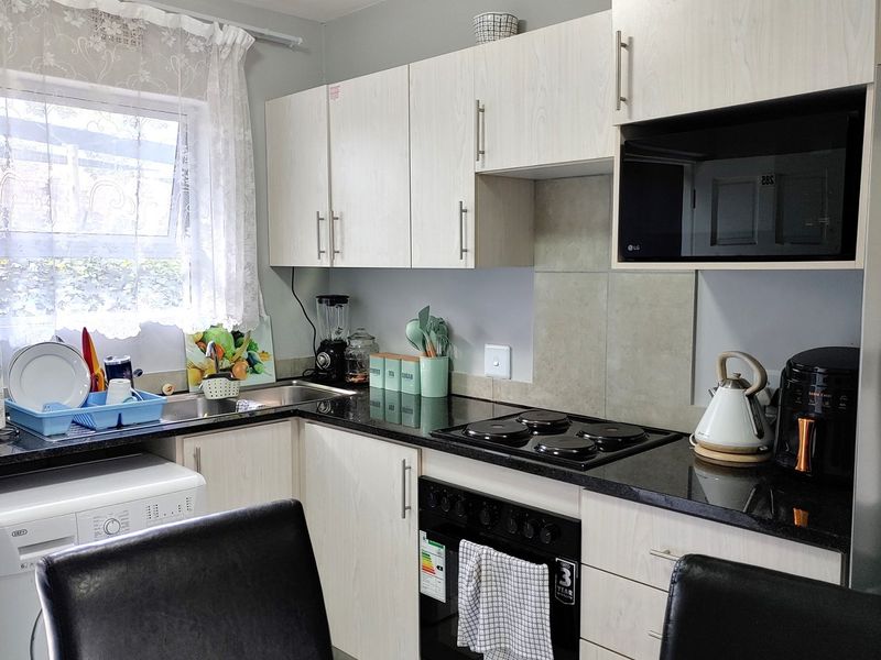 Discover this perfectly positioned 2-bedroom ground floor unit, designed for comfort and convenience. - Photo 3