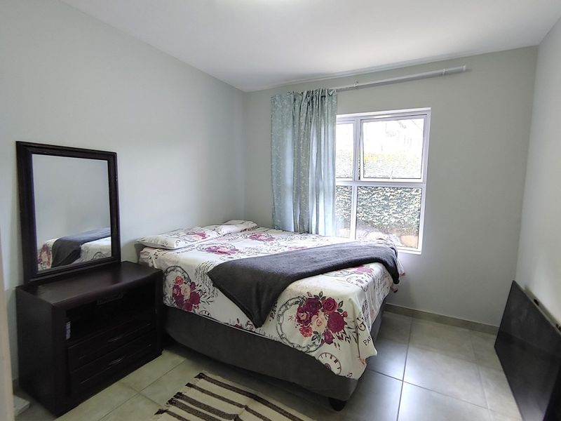 Discover this perfectly positioned 2-bedroom ground floor unit, designed for comfort and convenience. - Photo 9