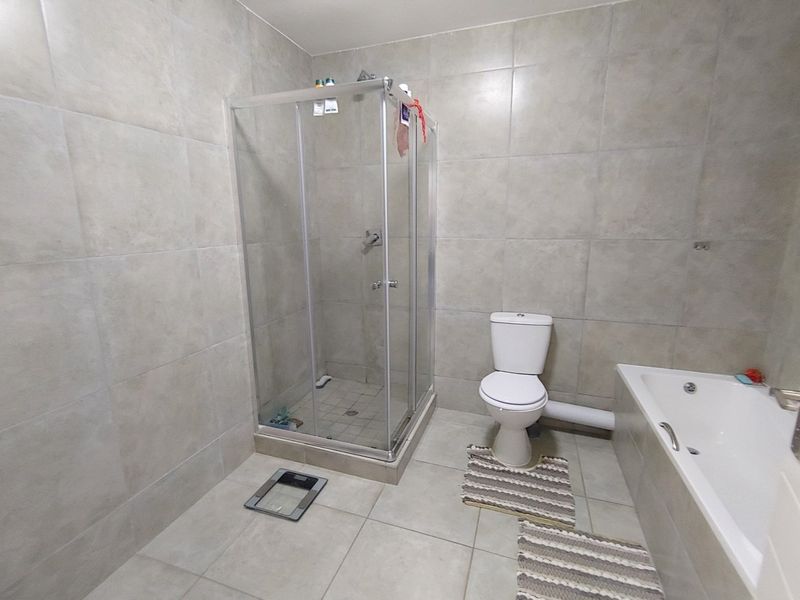 Discover this perfectly positioned 2-bedroom ground floor unit, designed for comfort and convenience. - Photo 8