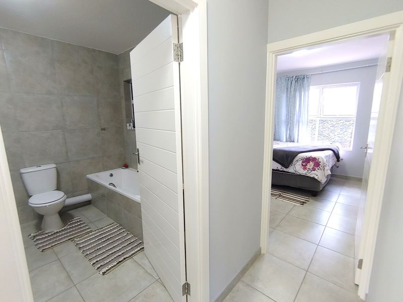 Discover this perfectly positioned 2-bedroom ground floor unit, designed for comfort and convenience. - Photo 7