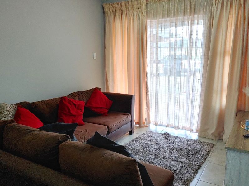 Discover this perfectly positioned 2-bedroom ground floor unit, designed for comfort and convenience. - Photo 5