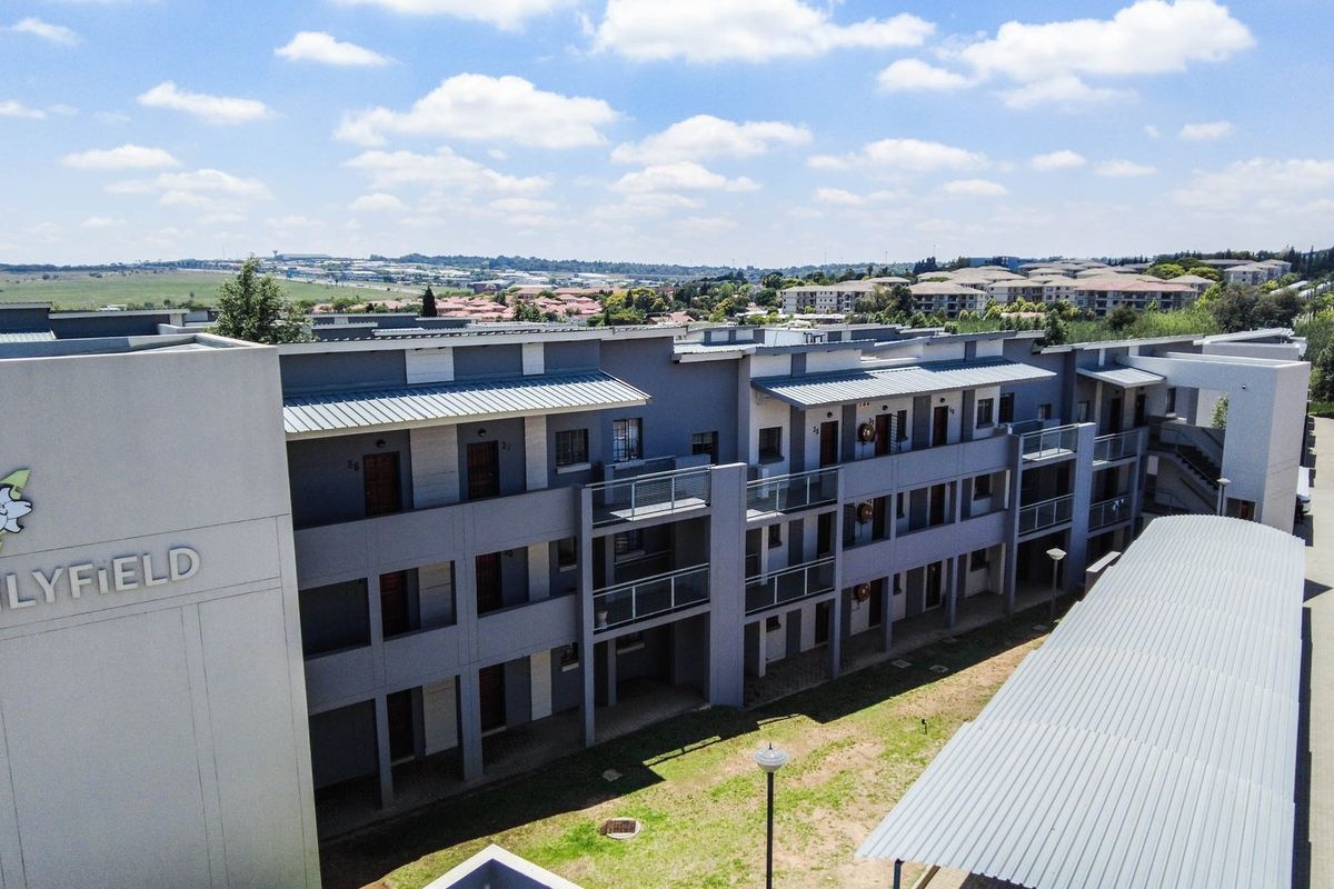 Great Investment Bachelor unit for sale in Lilyfield, Noordwyk, Midrand close to Public Transport & N1 Highway! - Photo 2