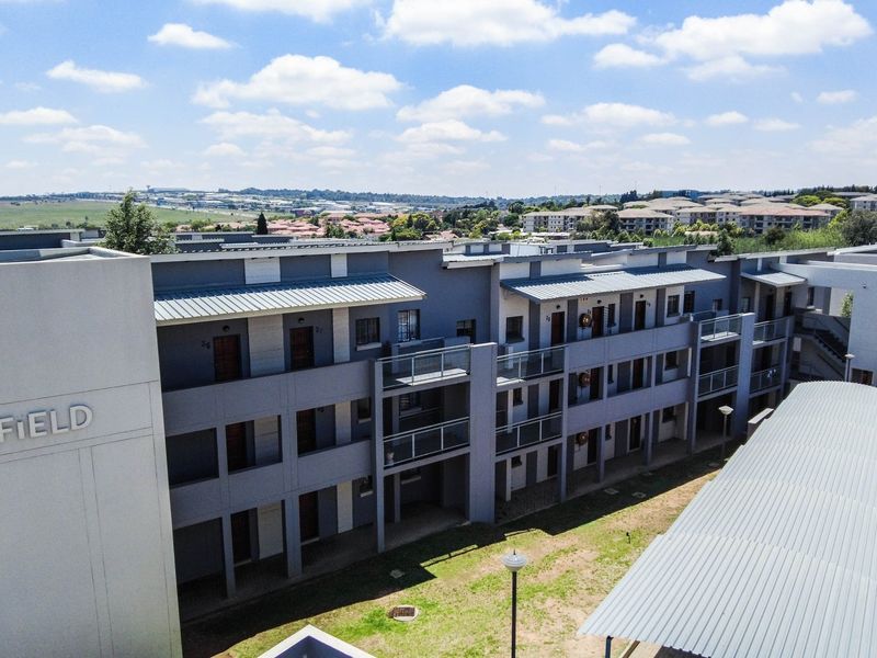 Great Investment Bachelor unit for sale in Lilyfield, Noordwyk, Midrand close to Public Transport & N1 Highway! - Photo 2