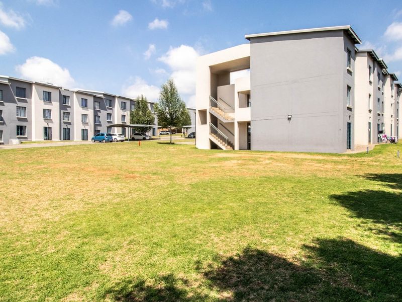 Great Investment Bachelor unit for sale in Lilyfield, Noordwyk, Midrand close to Public Transport & N1 Highway! - Photo 10