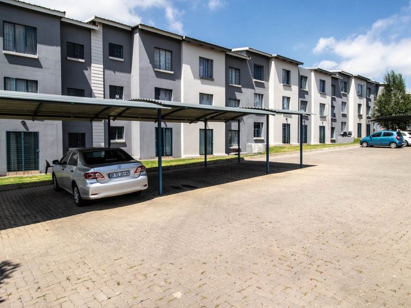 Great Investment Bachelor unit for sale in Lilyfield, Noordwyk, Midrand close to Public Transport & N1 Highway! - Photo 8