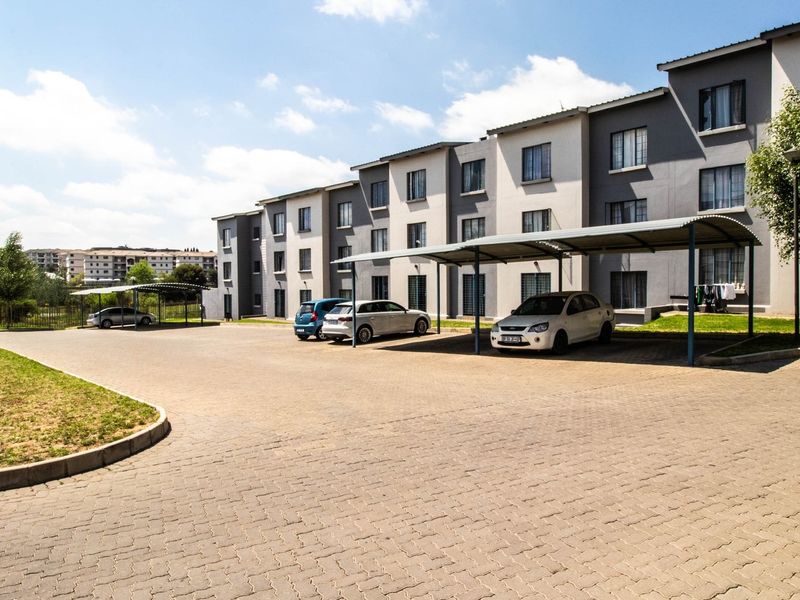 Great Investment Bachelor unit for sale in Lilyfield, Noordwyk, Midrand close to Public Transport & N1 Highway! - Photo 6