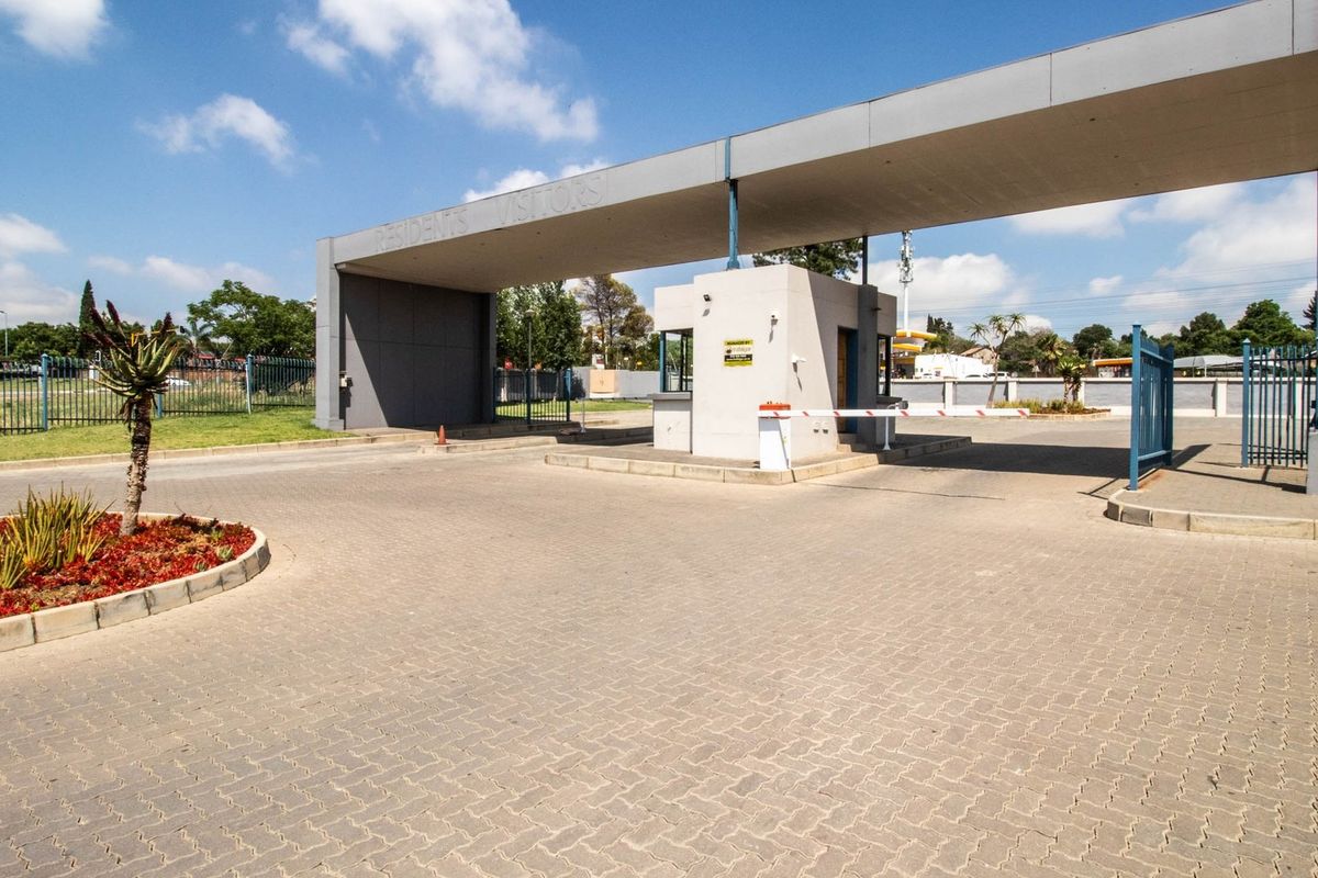 Great Investment Bachelor unit for sale in Lilyfield, Noordwyk, Midrand close to Public Transport & N1 Highway! - Photo 4