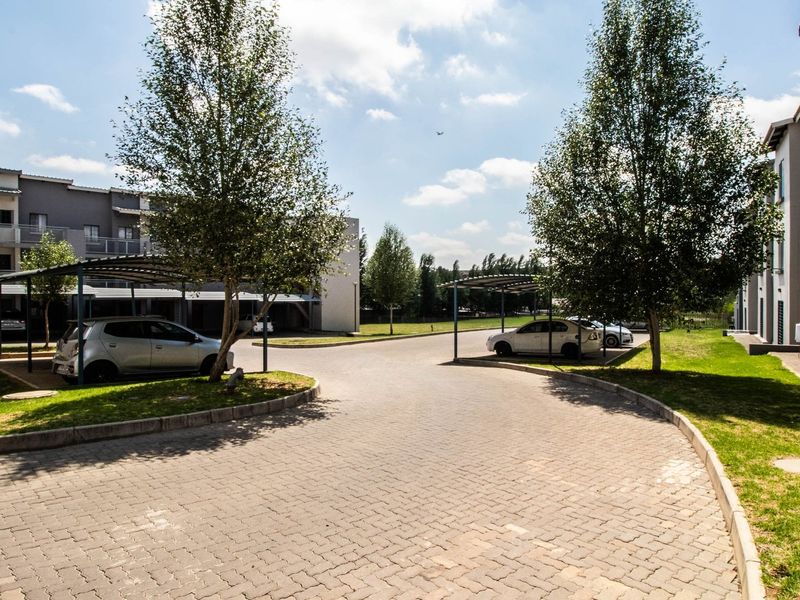 2-Bedroom Unit for sale - Lilyfield, Noordwyk, Midrand - R7000.00 p/m Rental Income! Great Investment or First Home! - Photo 2