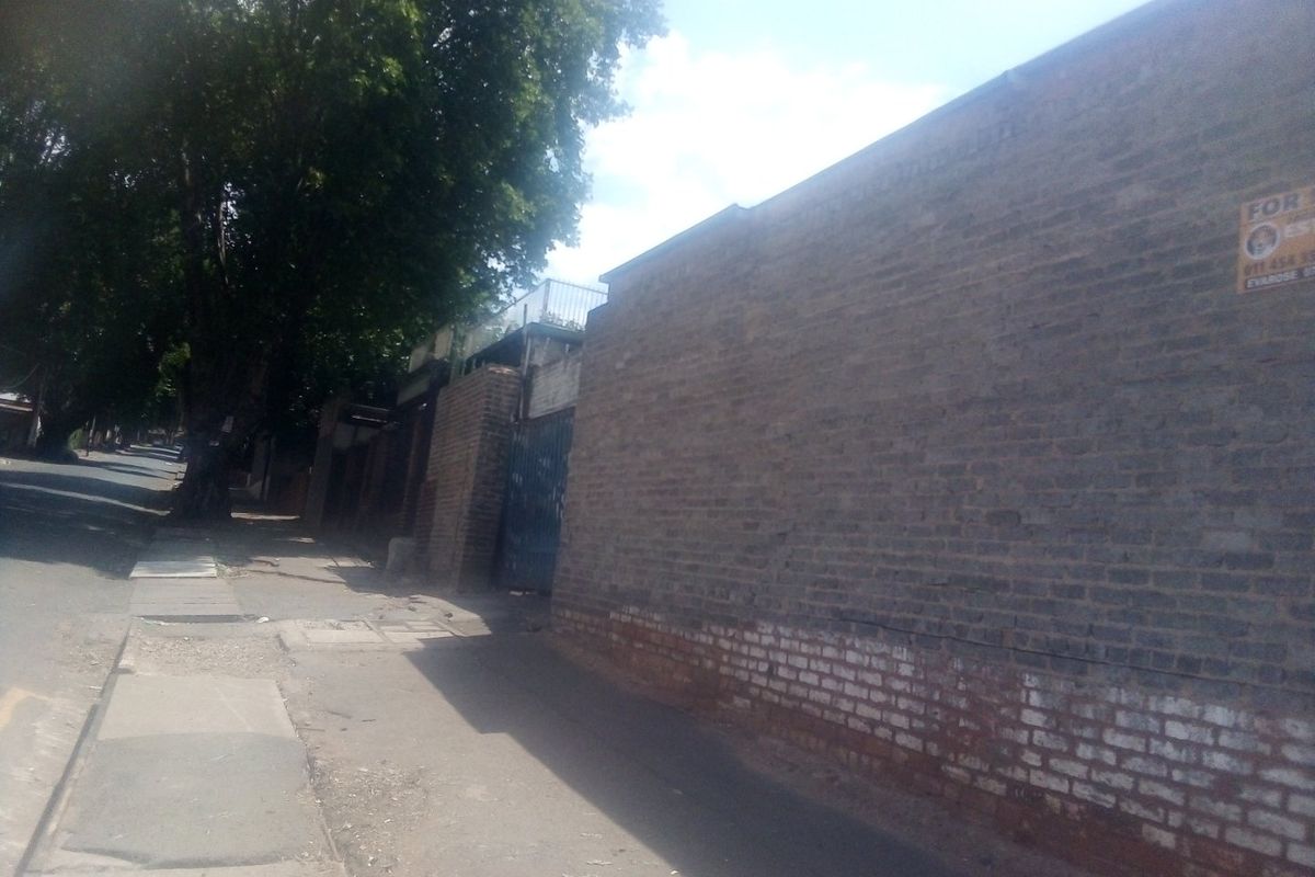 Prime Position Corner Stand, bosting with 3 Phase electricity on JULES Street - Photo 5