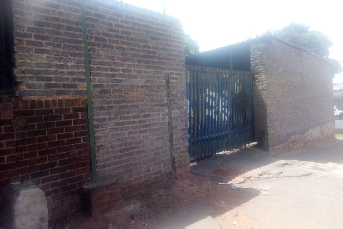 Prime Position Corner Stand, bosting with 3 Phase electricity on JULES Street - Photo 3