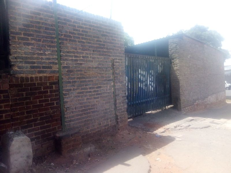 Prime Position Corner Stand, bosting with 3 Phase electricity on JULES Street - Photo 3