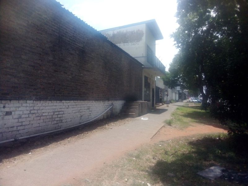 Prime Position Corner Stand, bosting with 3 Phase electricity on JULES Street - Photo 7