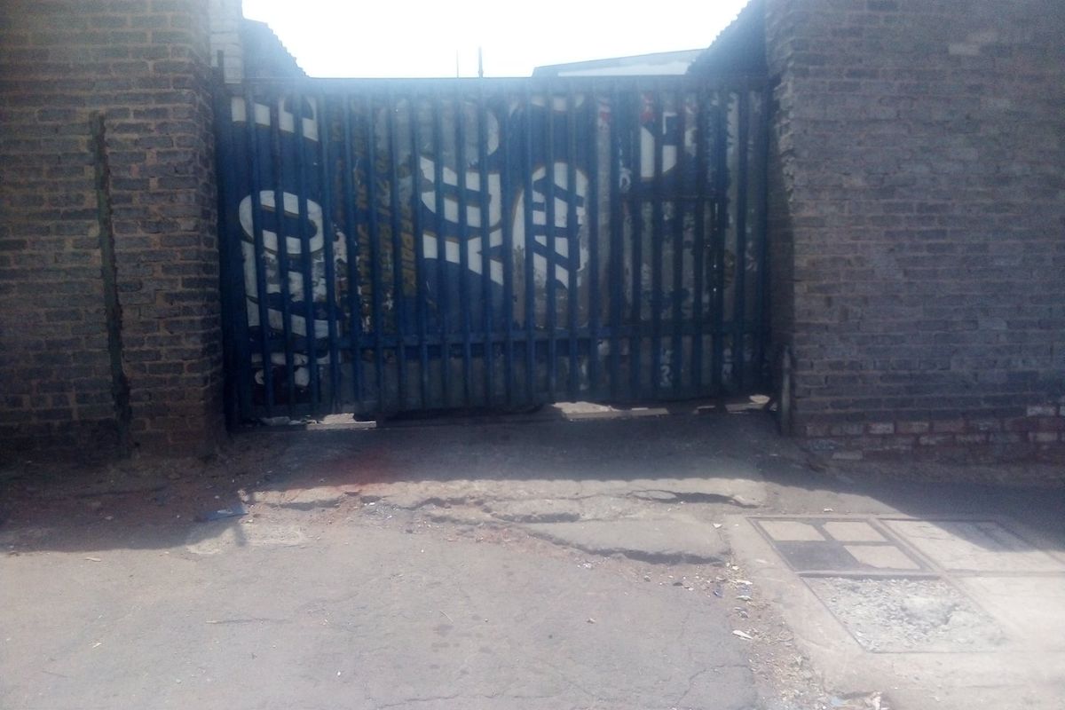 Prime Position Corner Stand, bosting with 3 Phase electricity on JULES Street - Photo 4