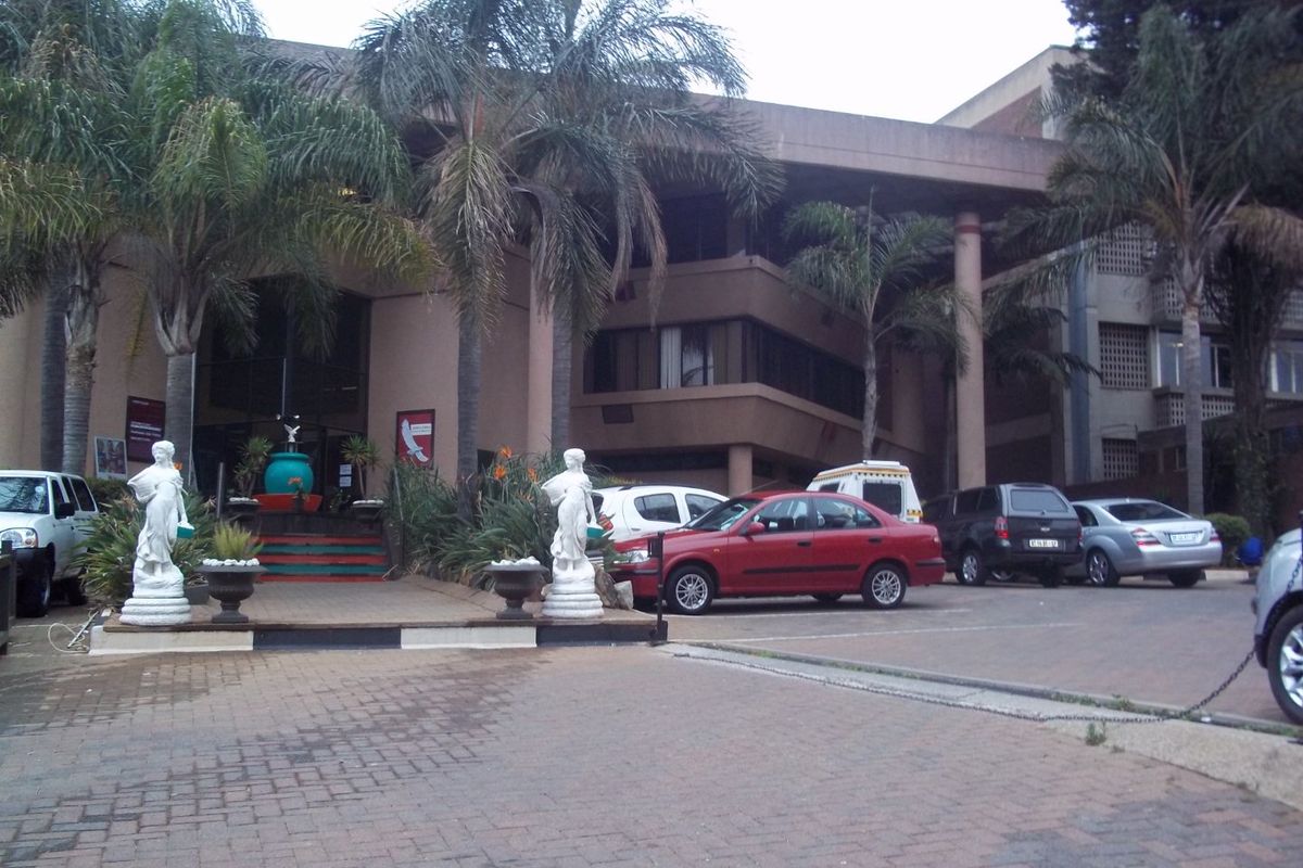 VIDEO REC.:Palatial building FOR SALE /// RENTAL CAR STAND/ OFFICES,available, endless possibilities In the heart of Fairview, JO"Burg,  - Photo 5