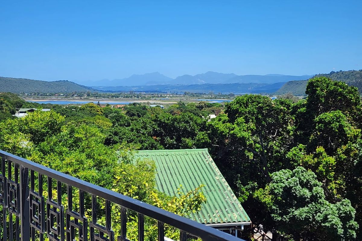 Immaculate multi living home close to the lagoon and beach for sale in Sedgefield - Photo 2
