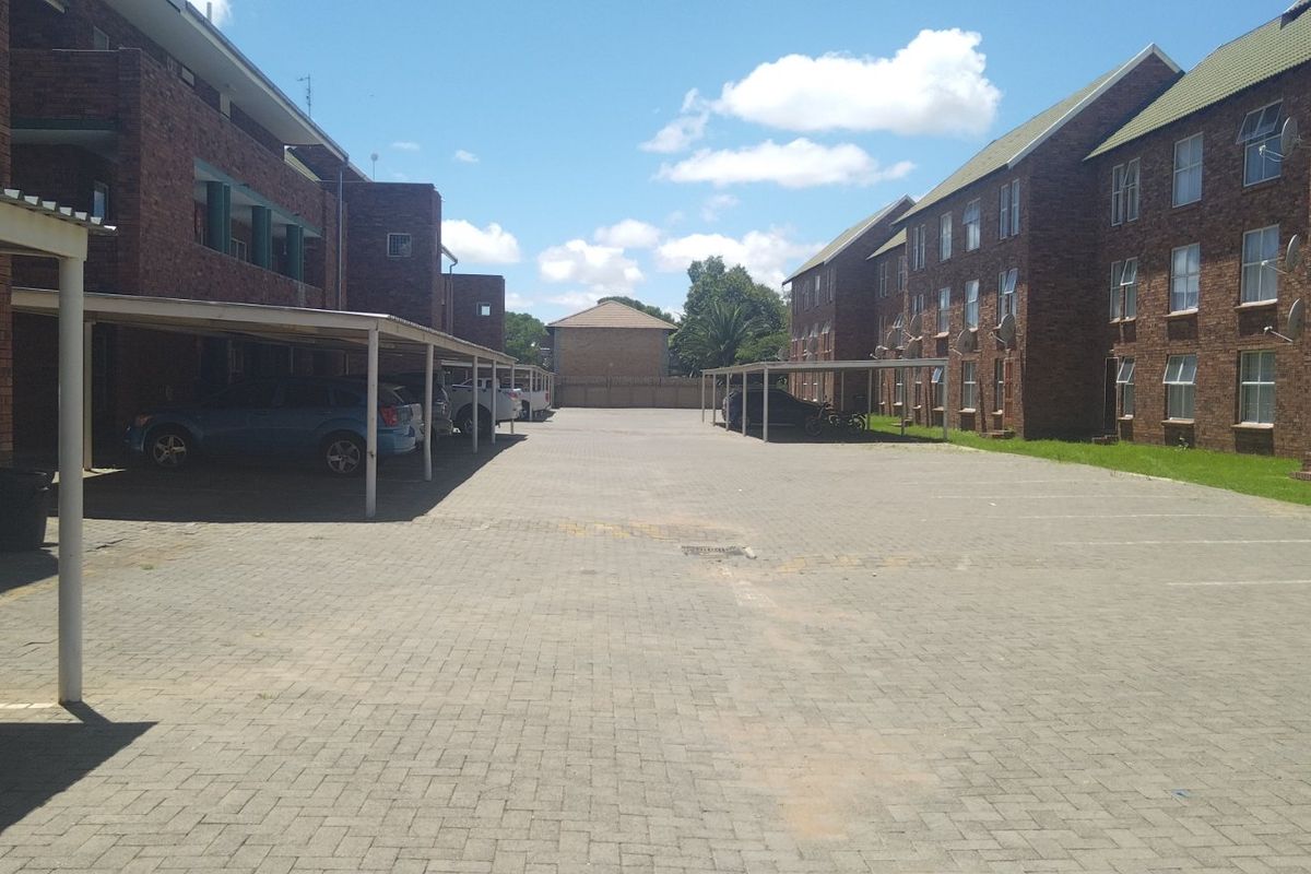 Lovely 2 Bedroom Apartment for Rent in Willows, Bloemfontein - Photo 3