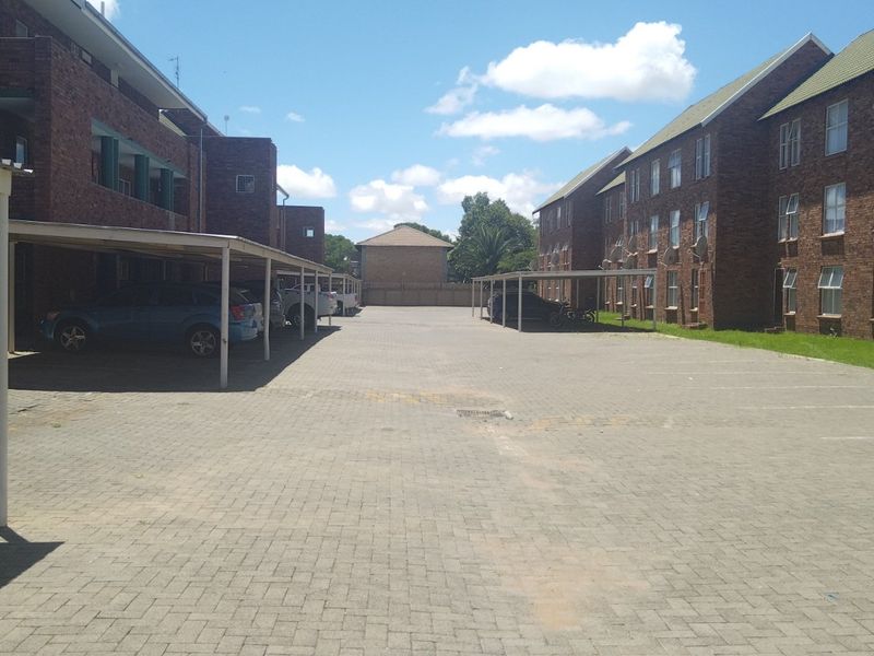 Lovely 2 Bedroom Apartment for Rent in Willows, Bloemfontein - Photo 3