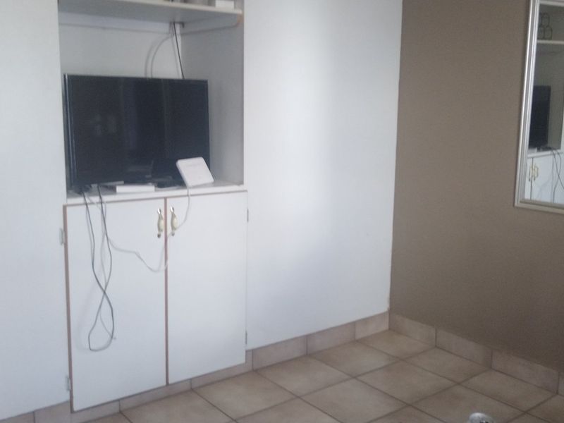 Lovely 2 Bedroom Apartment for Rent in Willows, Bloemfontein - Photo 9