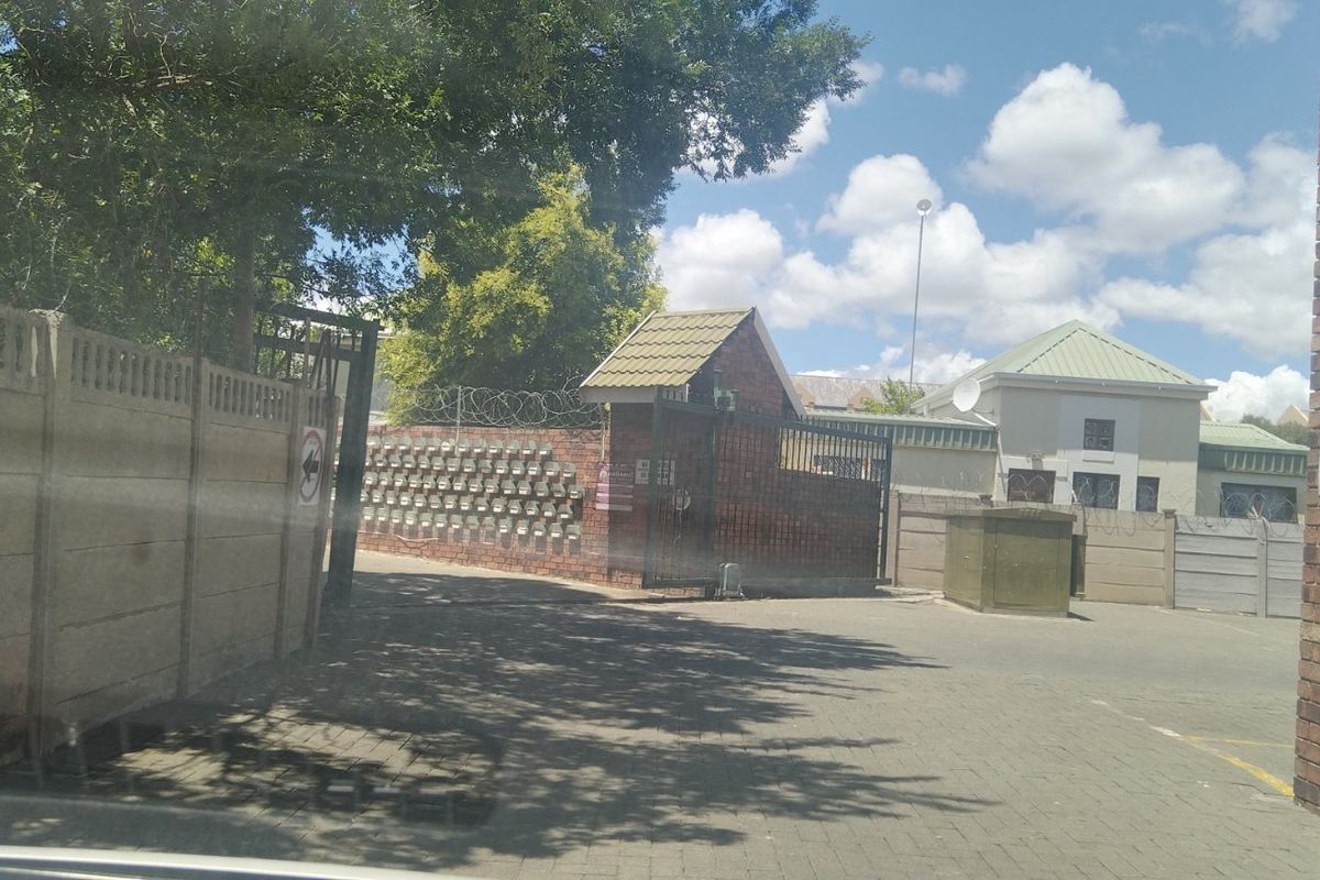 Lovely 2 Bedroom Apartment for Rent in Willows, Bloemfontein - Photo 5