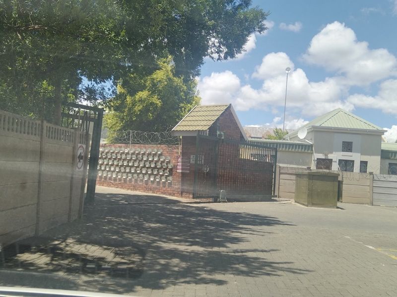 Lovely 2 Bedroom Apartment for Rent in Willows, Bloemfontein - Photo 5