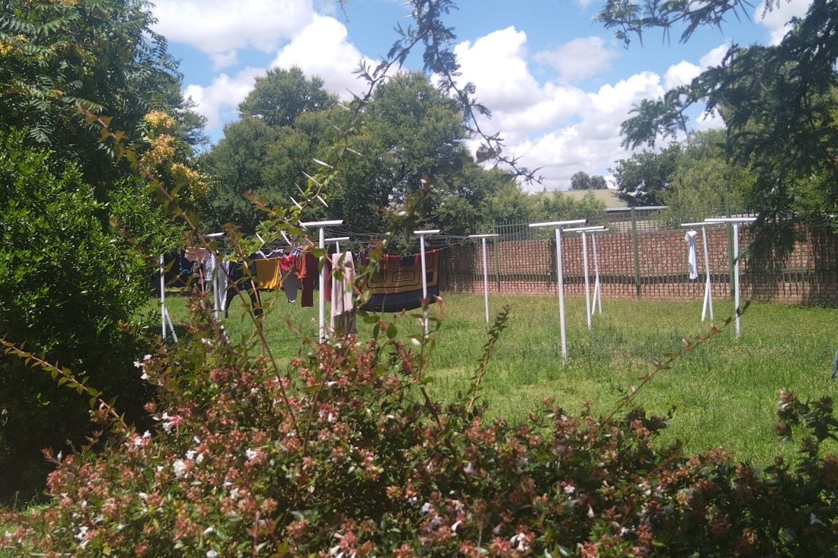 Lovely 2 Bedroom Apartment for Rent in Willows, Bloemfontein - Photo 4