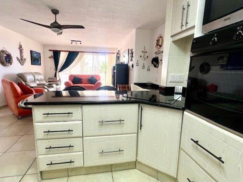 Beachfront Upmarket 3 Bedroom Apartment In Uvongo Beach  - Photo 8