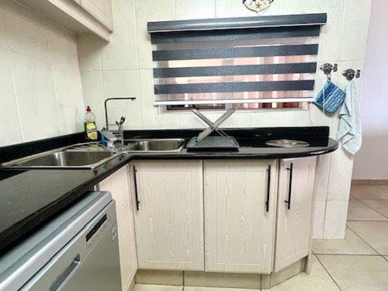 Beachfront Upmarket 3 Bedroom Apartment In Uvongo Beach  - Photo 7